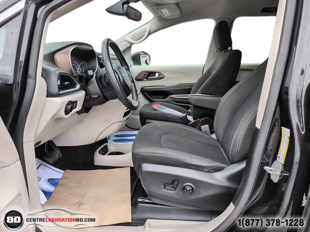 2022 Chrysler Grand Caravan SXT 7 PASSAGERS STOW N GO in Granby, Quebec - 13 - w1024h768px