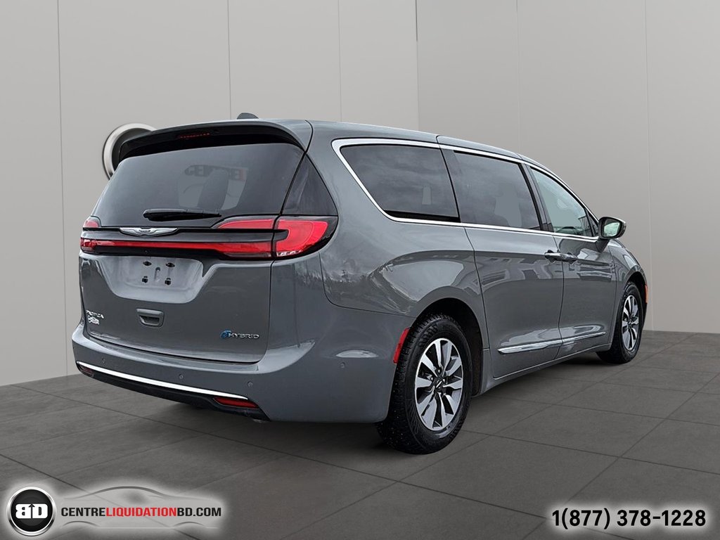 2022 Chrysler Pacifica Hybrid Limited PHEV in Granby, Quebec - 6 - w1024h768px