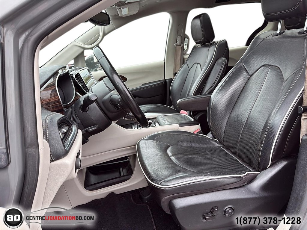 2022 Chrysler Pacifica Hybrid Limited PHEV in Granby, Quebec - 13 - w1024h768px