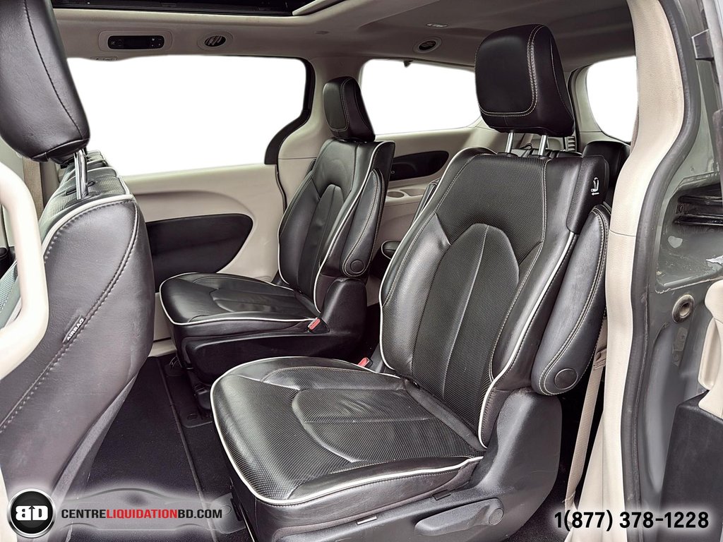 2022 Chrysler Pacifica Hybrid Limited PHEV in Granby, Quebec - 14 - w1024h768px