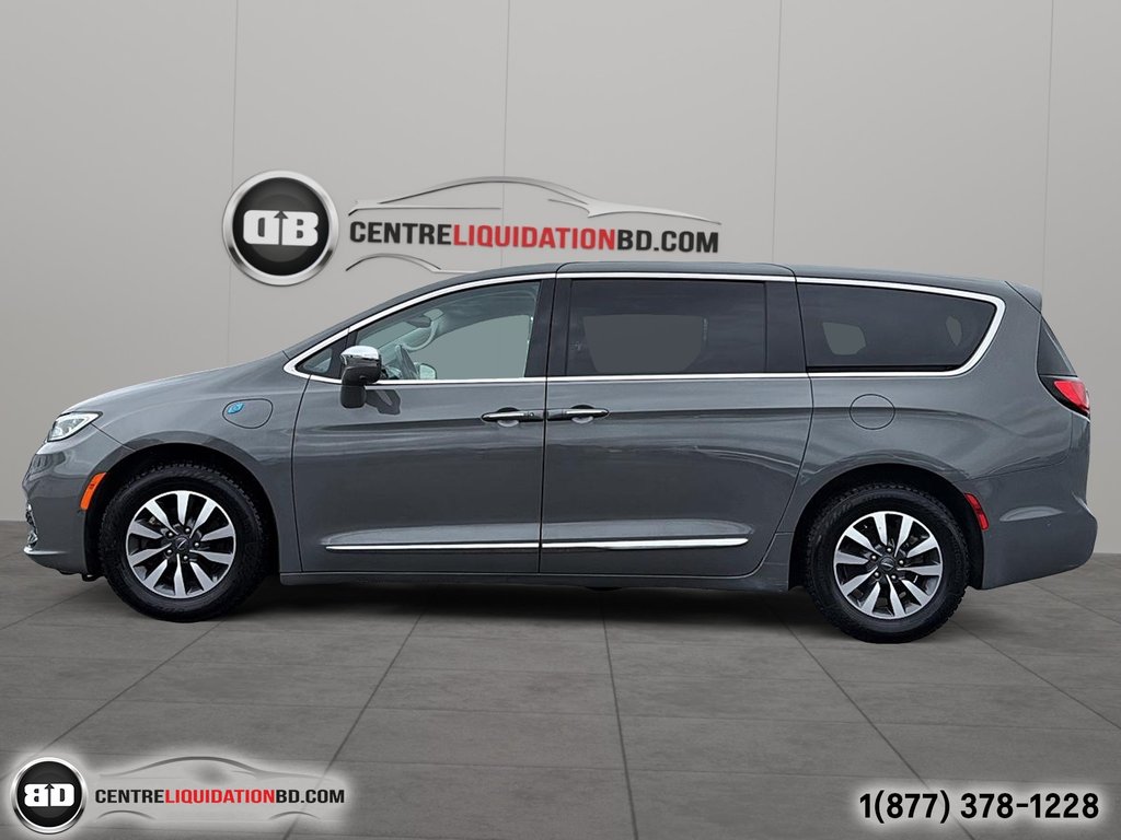 2022 Chrysler Pacifica Hybrid Limited PHEV in Granby, Quebec - 9 - w1024h768px
