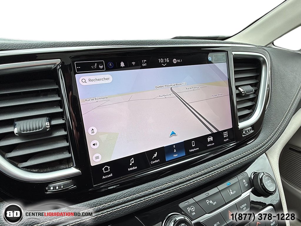 2022 Chrysler Pacifica Hybrid Limited PHEV in Granby, Quebec - 24 - w1024h768px