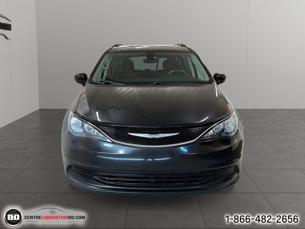 Chrysler Pacifica  2017 à Granby, Québec - 2 - w1024h768px