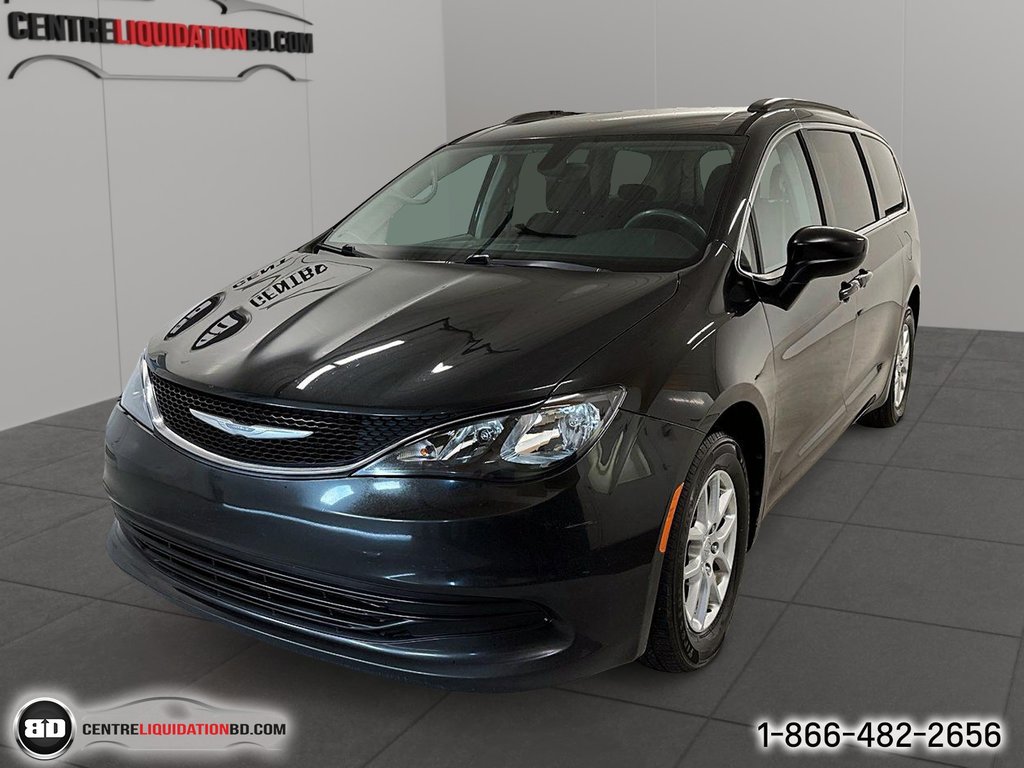 2017 Chrysler Pacifica in Granby, Quebec - 1 - w1024h768px