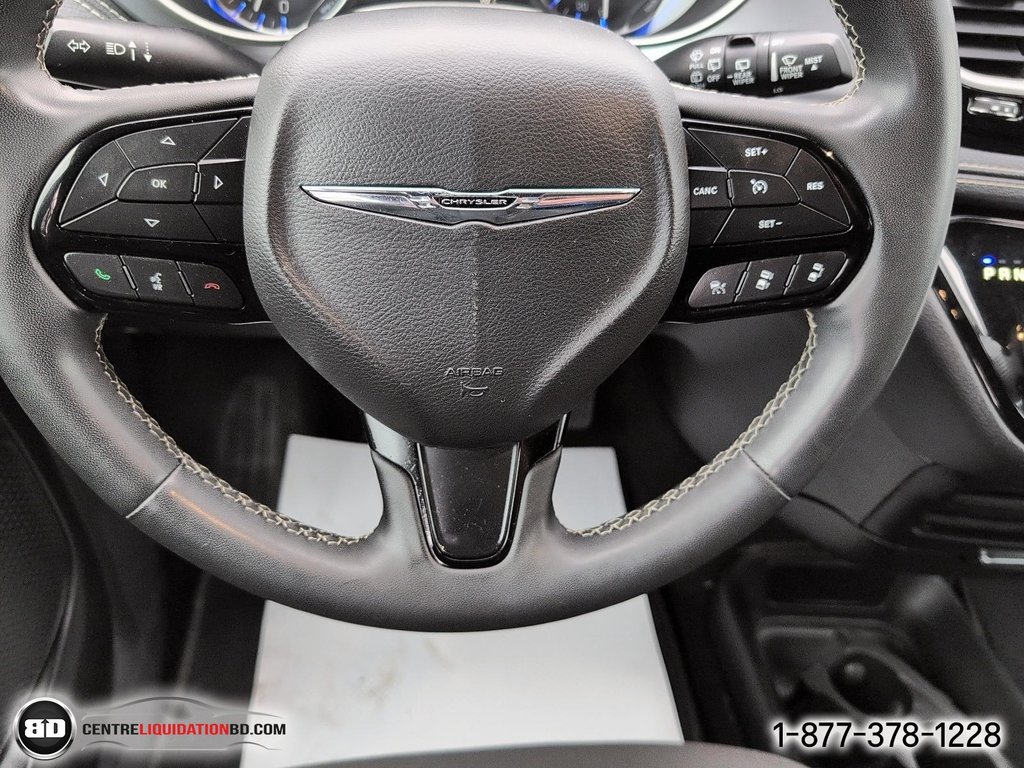 2022 Chrysler Pacifica Touring in Granby, Quebec - 15 - w1024h768px