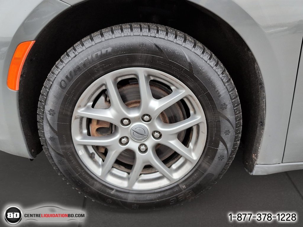 2022 Chrysler Pacifica Touring in Granby, Quebec - 10 - w1024h768px