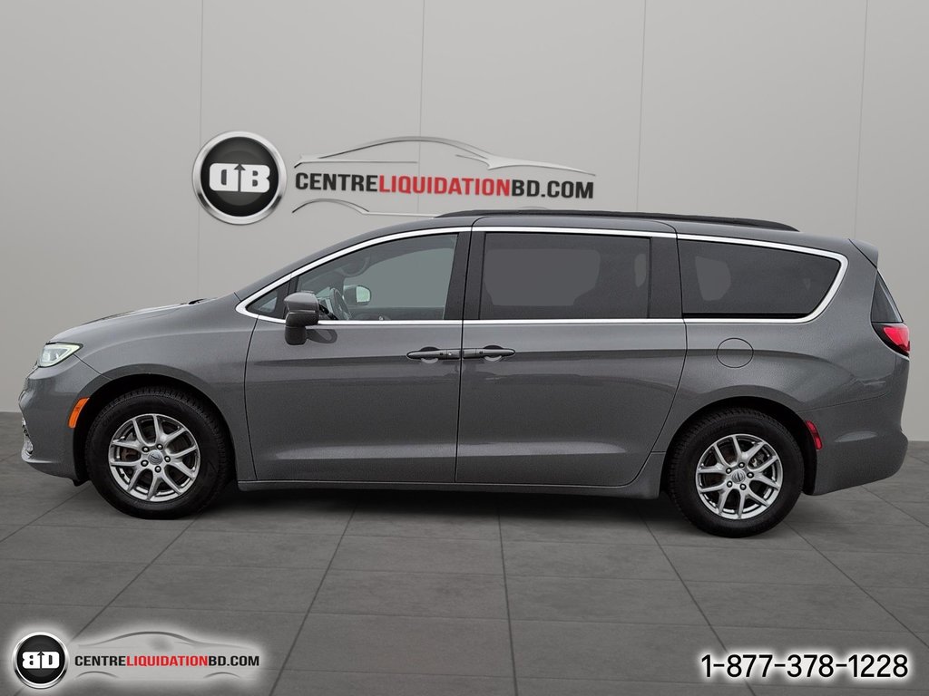 2022 Chrysler Pacifica Touring in Granby, Quebec - 8 - w1024h768px