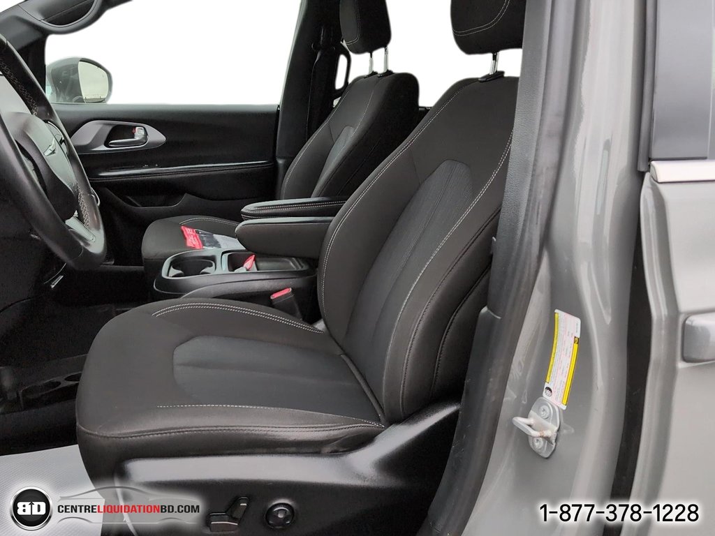 2022 Chrysler Pacifica Touring in Granby, Quebec - 11 - w1024h768px
