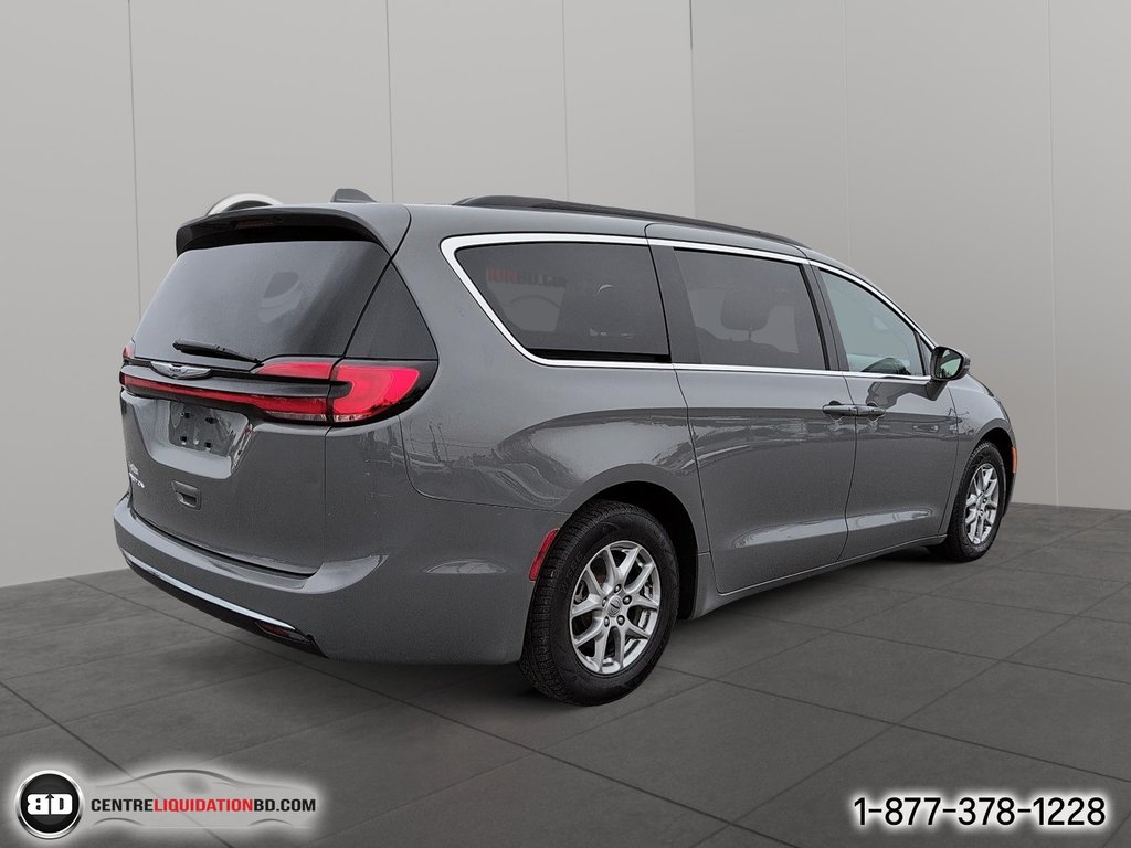 2022 Chrysler Pacifica Touring in Granby, Quebec - 5 - w1024h768px