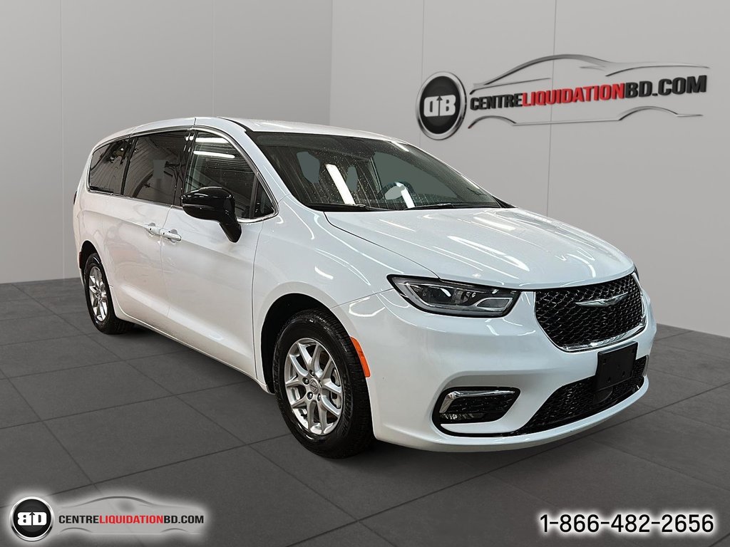 2024 Chrysler Pacifica Touring-L in Granby, Quebec - 3 - w1024h768px