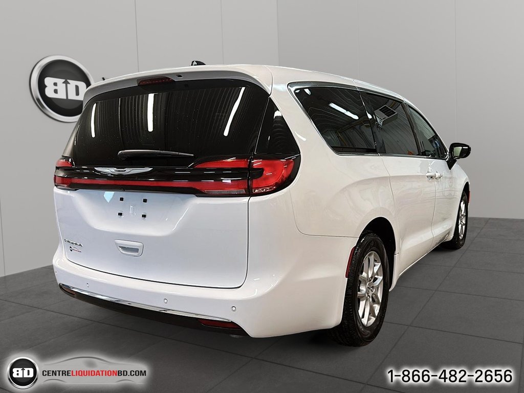 2024 Chrysler Pacifica Touring-L in Granby, Quebec - 5 - w1024h768px