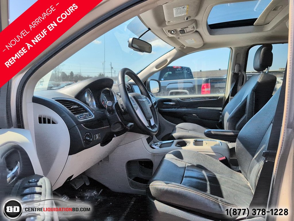 Chrysler Town & Country Touring TOIT OUVRANT CUIR 2015 à Granby, Québec - 5 - w1024h768px