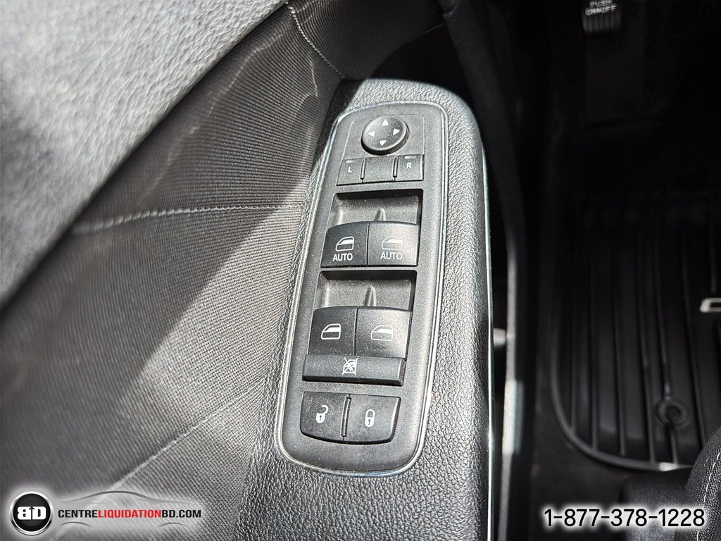 2017 Dodge Charger SXT in Granby, Quebec - 14 - w1024h768px