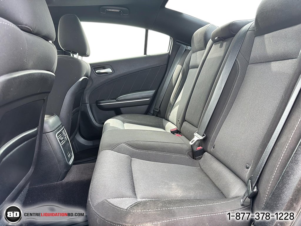 2017 Dodge Charger SXT in Granby, Quebec - 12 - w1024h768px