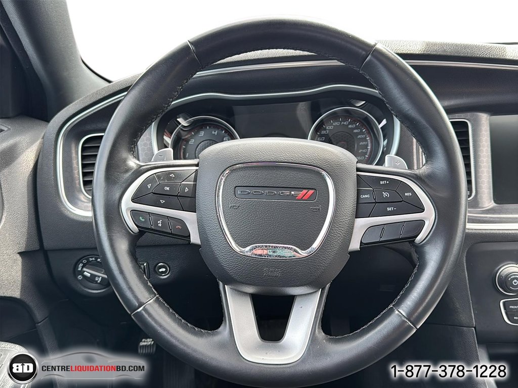 2017 Dodge Charger SXT in Granby, Quebec - 15 - w1024h768px