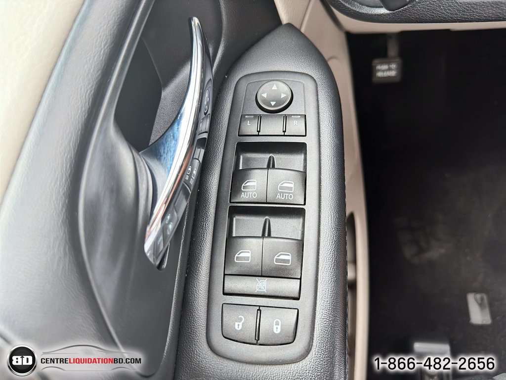 2016 Dodge Grand Caravan in Granby, Quebec - 13 - w1024h768px