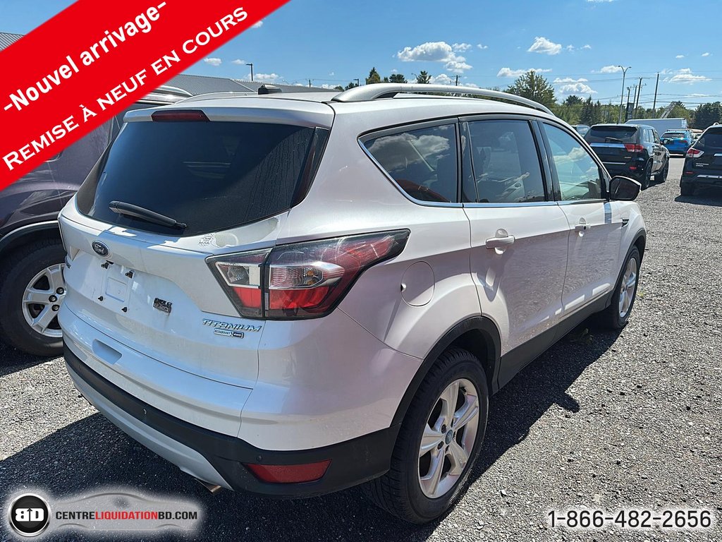 Ford Escape Titanium AWD 2017 à Granby, Québec - 3 - w1024h768px