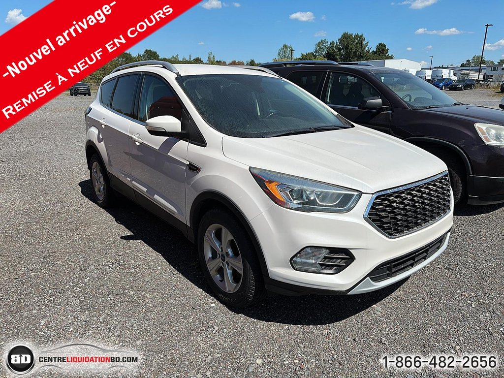 Ford Escape Titanium AWD 2017 à Granby, Québec - 2 - w1024h768px