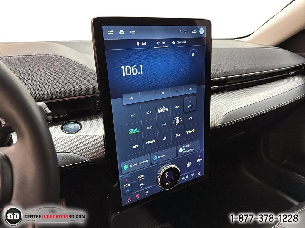 2023 Ford Mustang Mach-E SELECT AWD in Granby, Quebec - 21 - w1024h768px