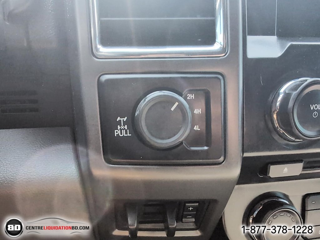 2017 Ford Super Duty F-250 SRW in Granby, Quebec - 18 - w1024h768px