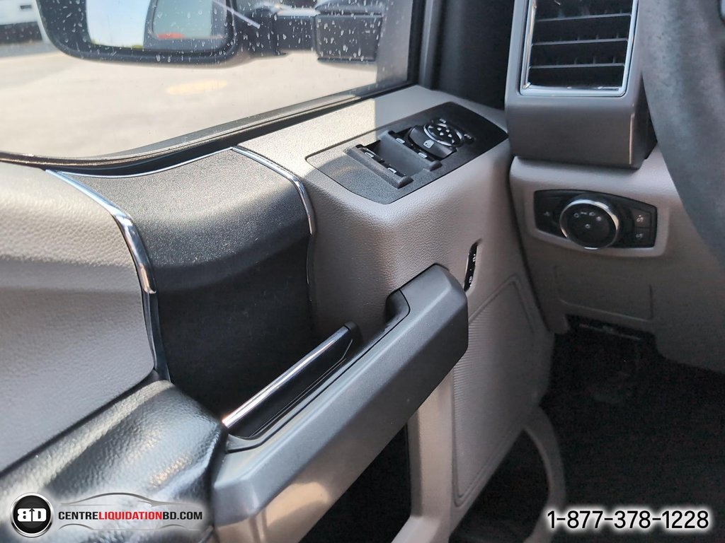 2017 Ford Super Duty F-250 SRW in Granby, Quebec - 14 - w1024h768px
