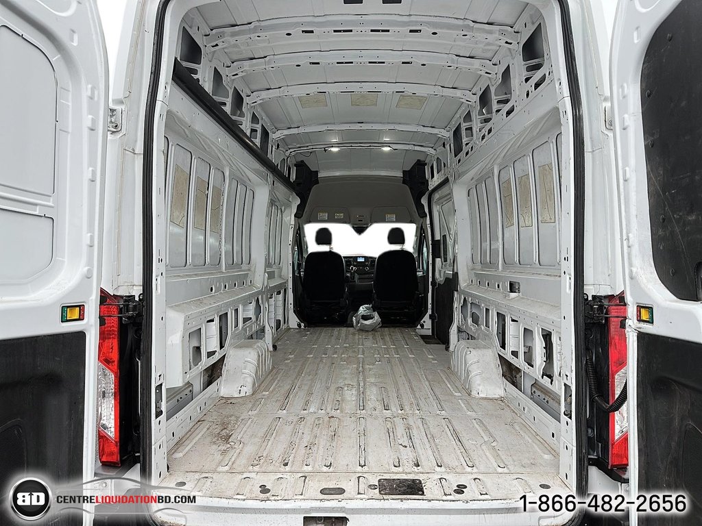 2022 Ford Transit Cargo Van 250 AWD in Granby, Quebec - 9 - w1024h768px