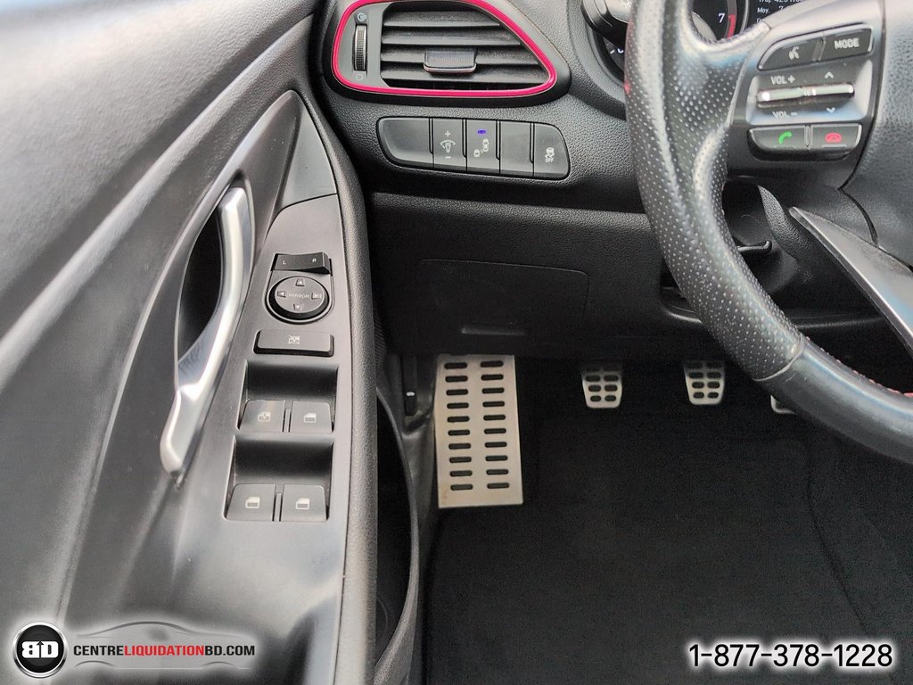 2018 Hyundai Elantra GT Sport MANUELLE in Granby, Quebec - 14 - w1024h768px