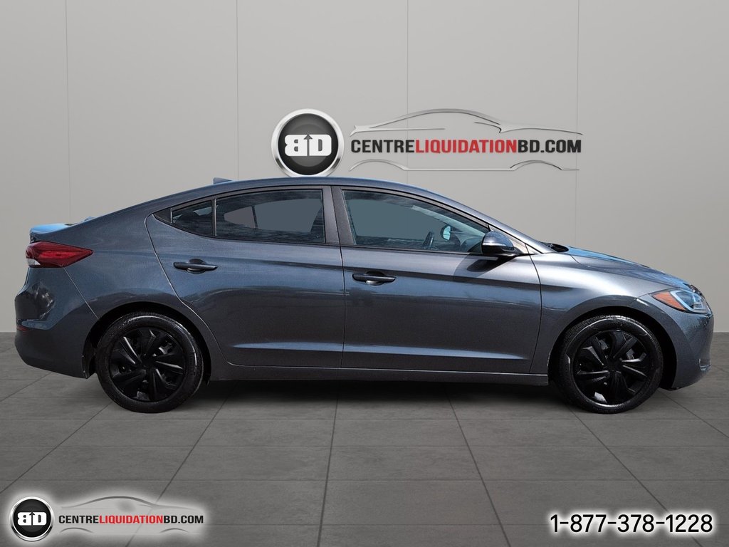 2017 Hyundai Elantra in Granby, Quebec - 4 - w1024h768px
