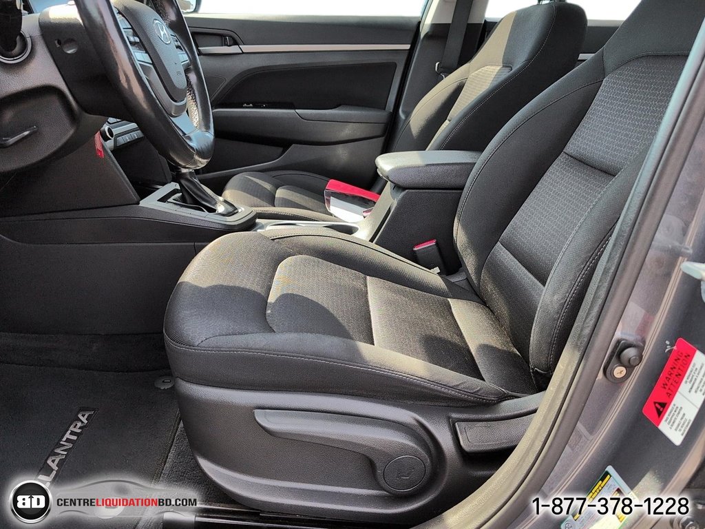 2017 Hyundai Elantra in Granby, Quebec - 12 - w1024h768px