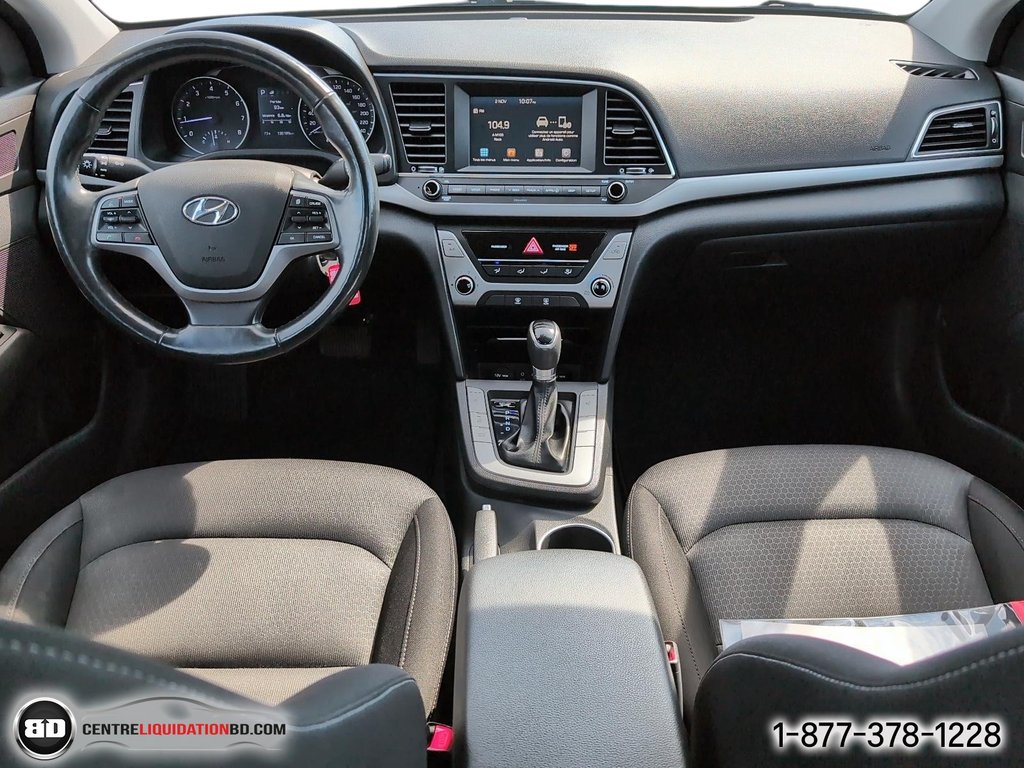 2017 Hyundai Elantra in Granby, Quebec - 14 - w1024h768px