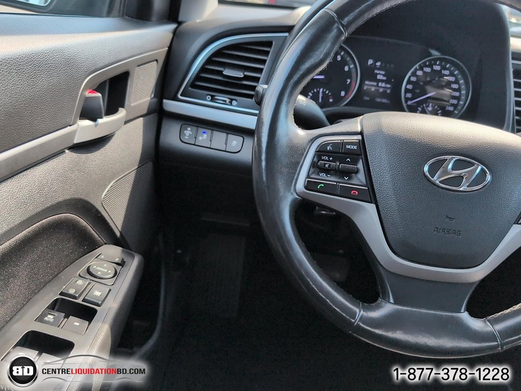 2017 Hyundai Elantra in Granby, Quebec - 15 - w1024h768px