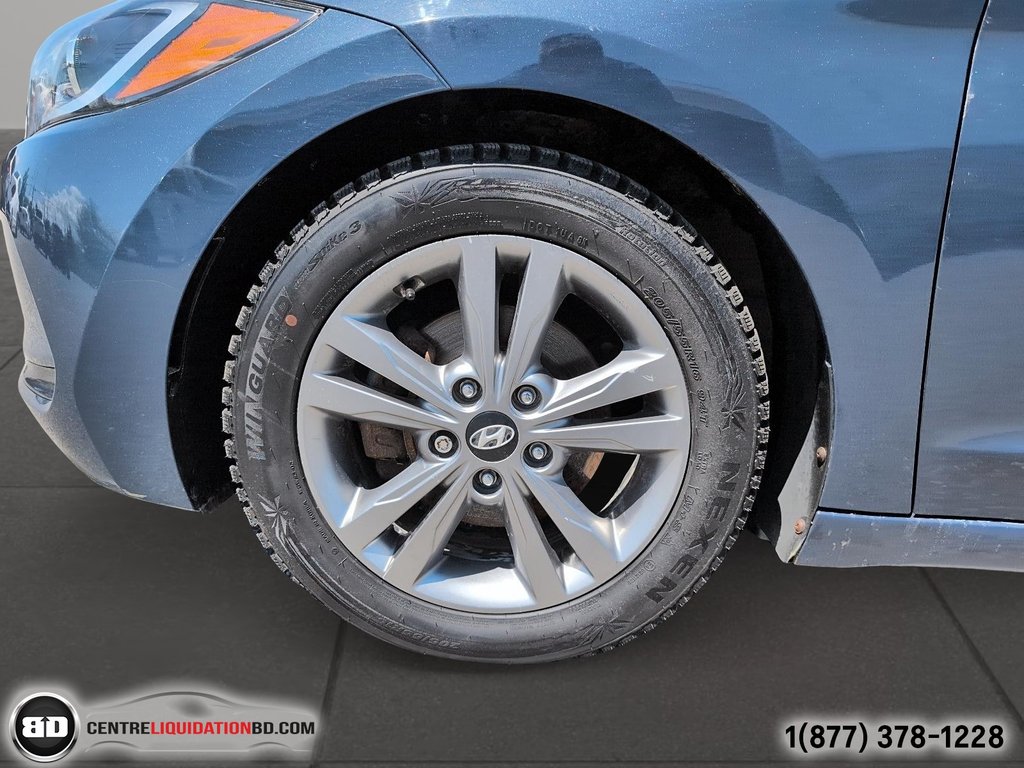 2017 Hyundai Elantra GL in Granby, Quebec - 12 - w1024h768px