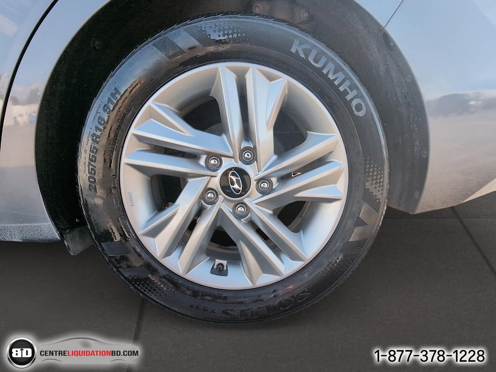 2019 Hyundai Elantra Preferred in Granby, Quebec - 11 - w1024h768px