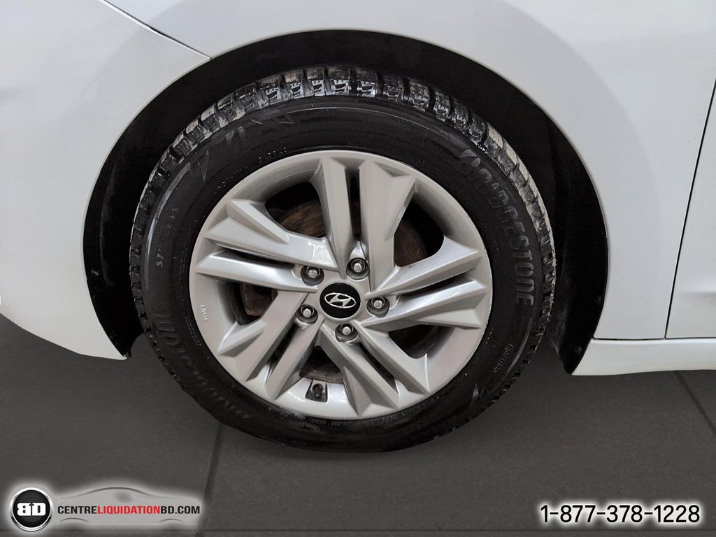 2020 Hyundai Elantra Preferred in Granby, Quebec - 12 - w1024h768px