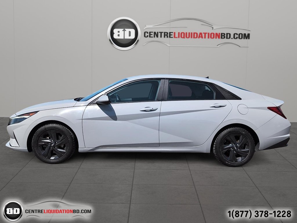 2022 Hyundai Elantra Preferred in Granby, Quebec - 9 - w1024h768px