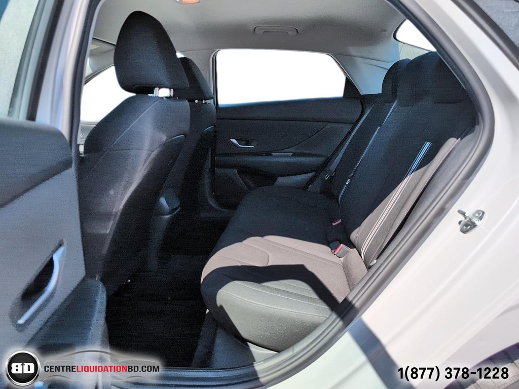 2022 Hyundai Elantra Preferred in Granby, Quebec - 14 - w1024h768px