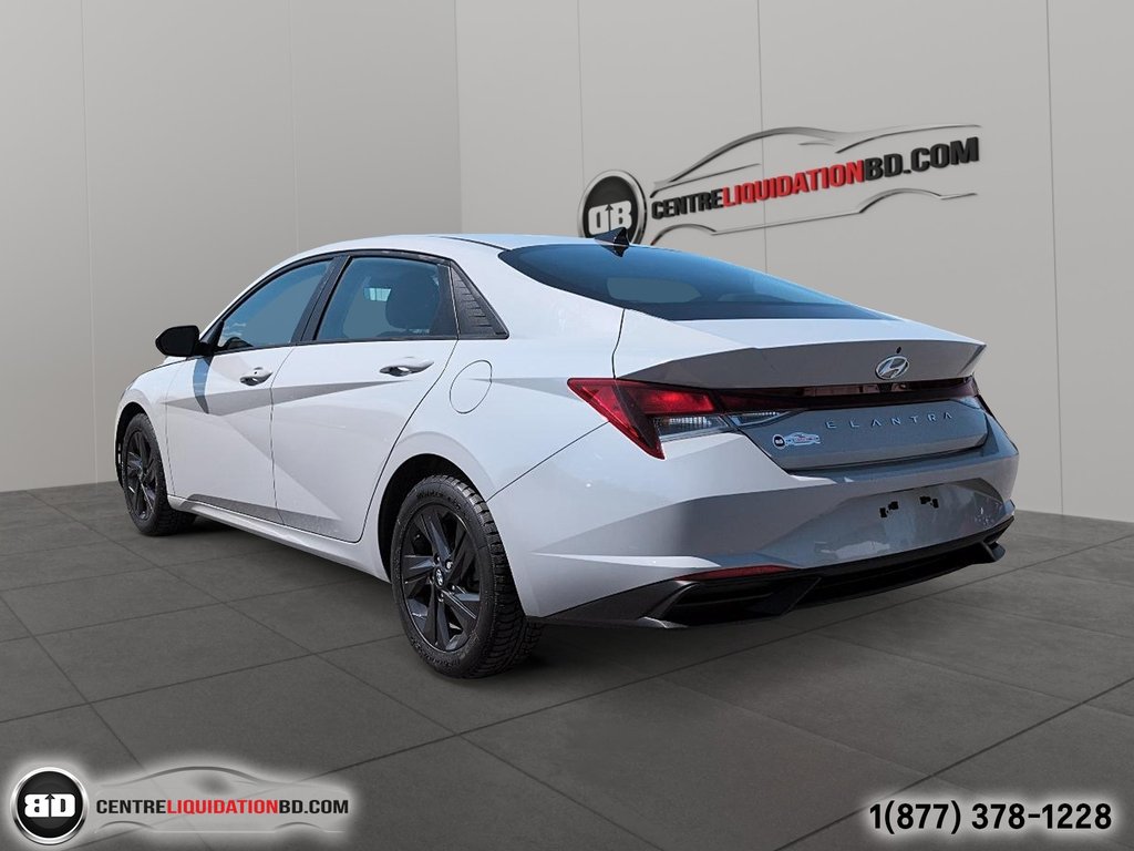 2022 Hyundai Elantra Preferred in Granby, Quebec - 8 - w1024h768px