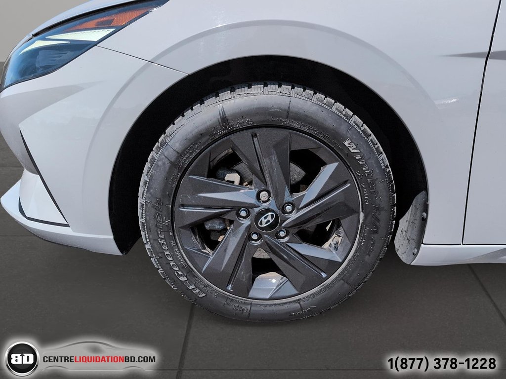 2022 Hyundai Elantra Preferred in Granby, Quebec - 12 - w1024h768px