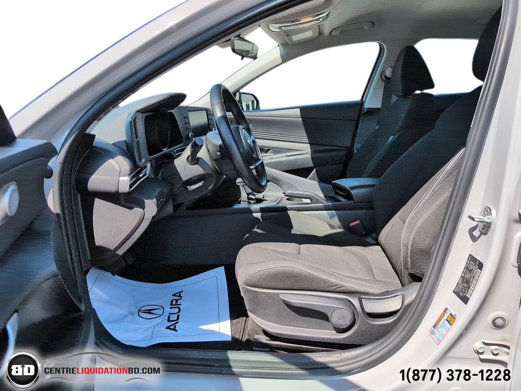 2022 Hyundai Elantra Preferred in Granby, Quebec - 13 - w1024h768px