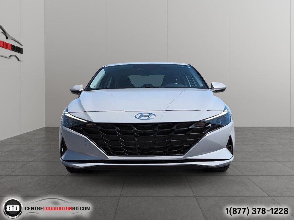 2022 Hyundai Elantra Preferred in Granby, Quebec - 2 - w1024h768px