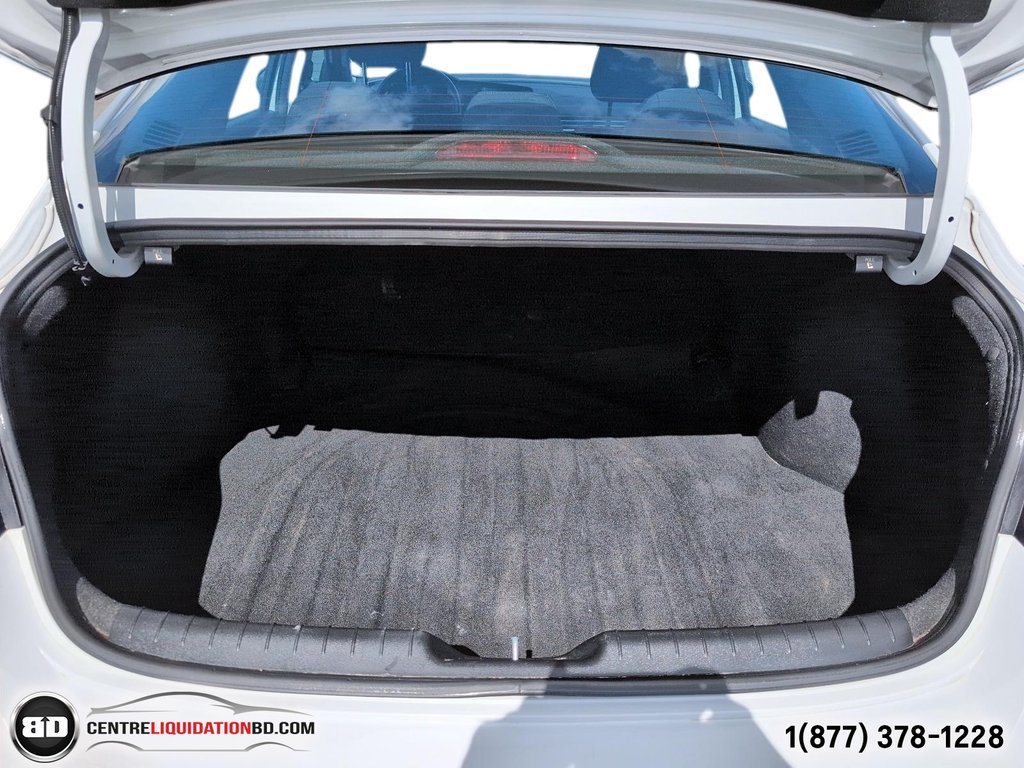 2023 Hyundai Elantra PREFFERED in Granby, Quebec - 11 - w1024h768px