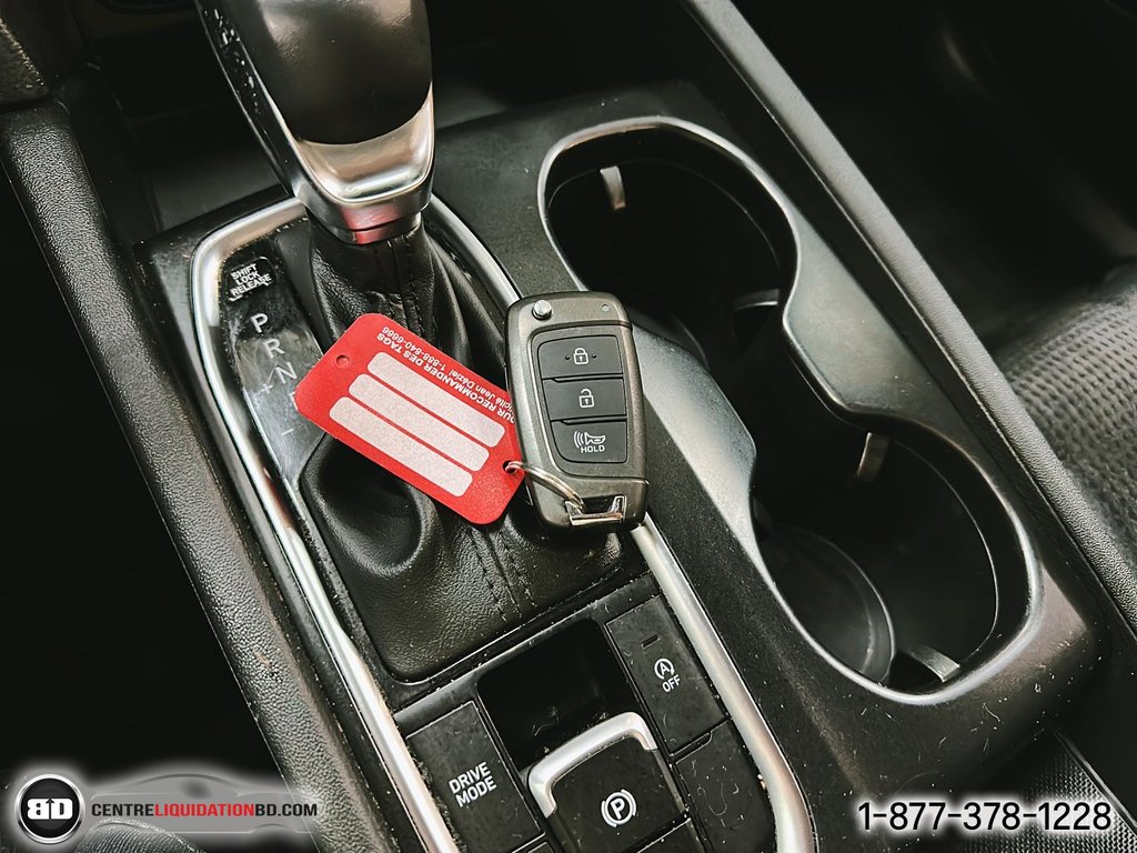 2020 Hyundai Santa Fe Essential AWD in Granby, Quebec - 22 - w1024h768px