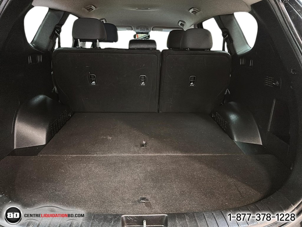 2020 Hyundai Santa Fe Essential AWD in Granby, Quebec - 11 - w1024h768px
