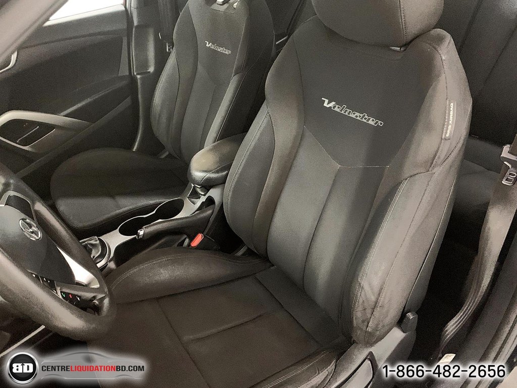 2015 Hyundai Veloster in Granby, Quebec - 13 - w1024h768px