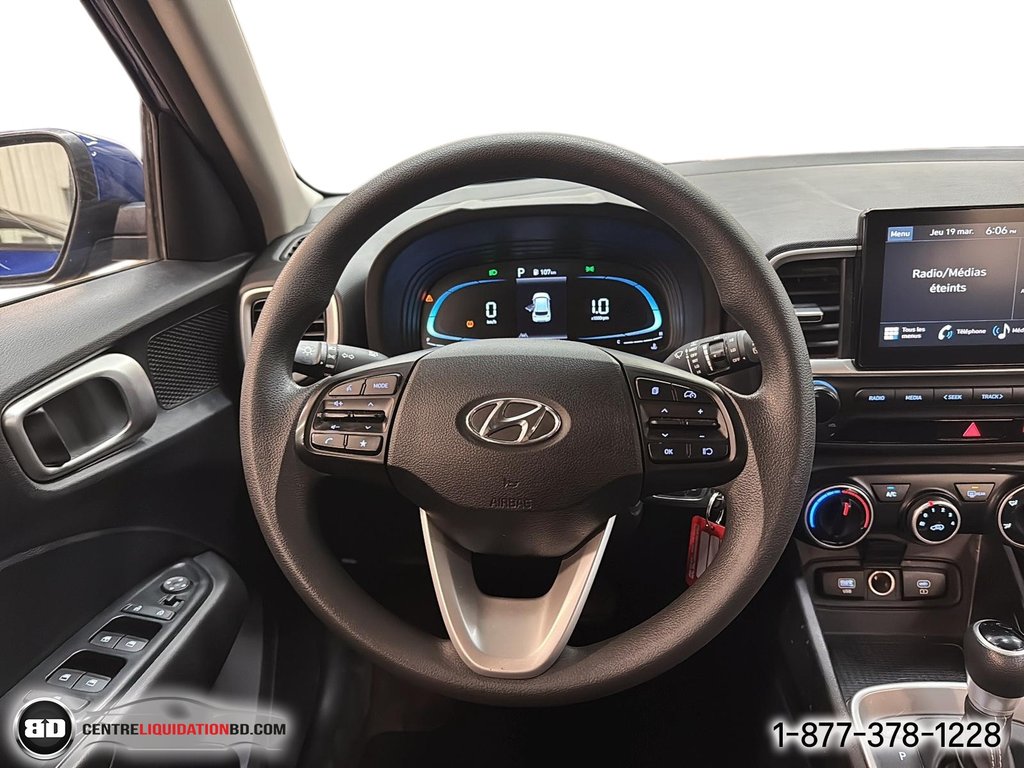 Hyundai Venue ESSENTIAL 2023 à Granby, Québec - 19 - w1024h768px