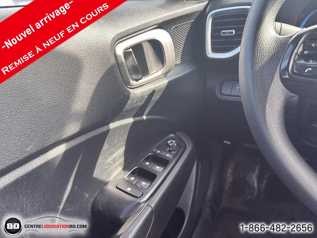 Hyundai Venue ESSENTIAL 2023 à Granby, Québec - 16 - w1024h768px