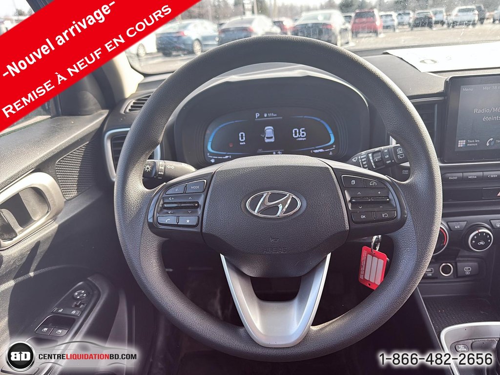 Hyundai Venue ESSENTIAL 2023 à Granby, Québec - 15 - w1024h768px
