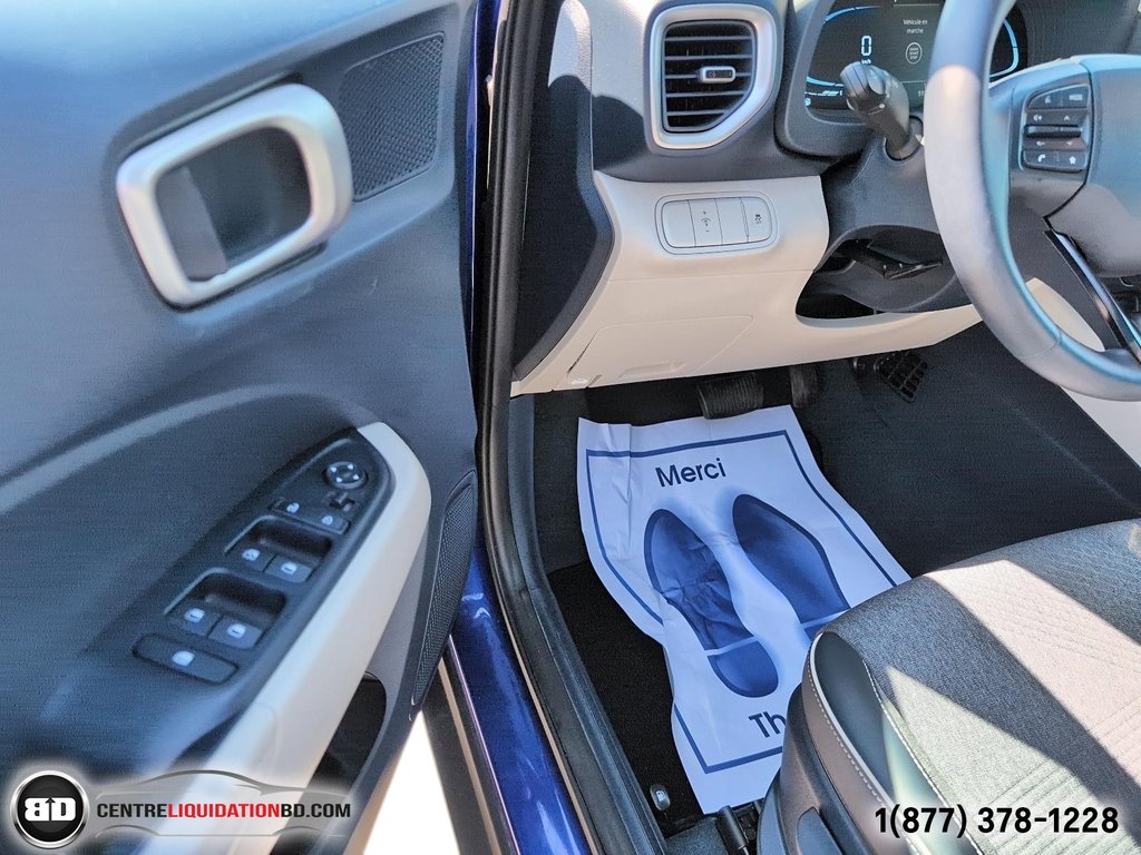 2023 Hyundai Venue Ultimate TOIT OUVRANT in Granby, Quebec - 14 - w1024h768px