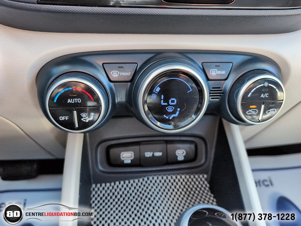 2023 Hyundai Venue Ultimate TOIT OUVRANT in Granby, Quebec - 19 - w1024h768px