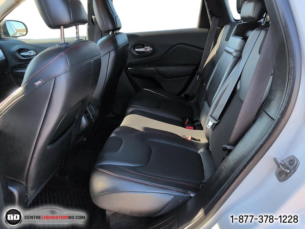 2016 Jeep Cherokee Trailhawk v6 in Granby, Quebec - 12 - w1024h768px